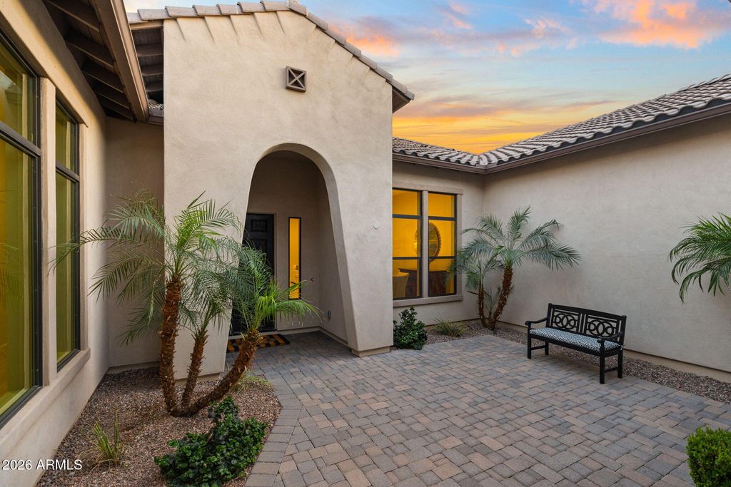 Image 6 of property listing at 2537 E TURNBERRY Drive, Gilbert, AZ 85298