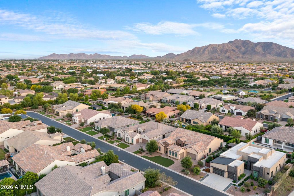 Image 62 of property listing at 2537 E TURNBERRY Drive, Gilbert, AZ 85298