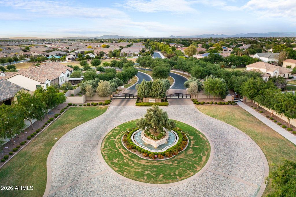 Image 68 of property listing at 2537 E TURNBERRY Drive, Gilbert, AZ 85298