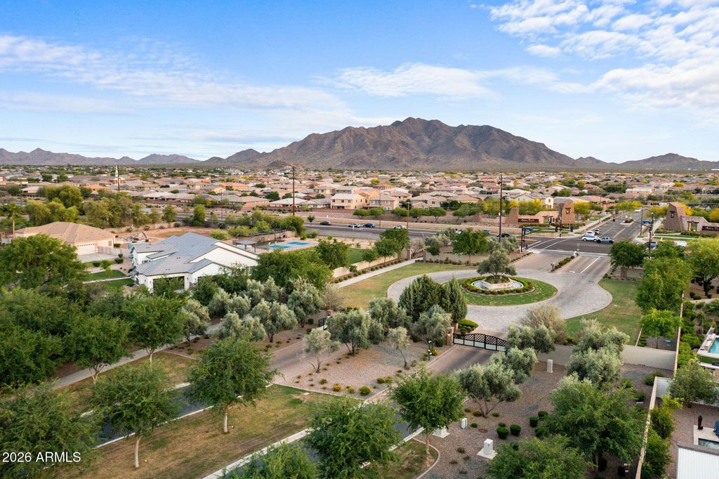 Image 69 of property listing at 2537 E TURNBERRY Drive, Gilbert, AZ 85298