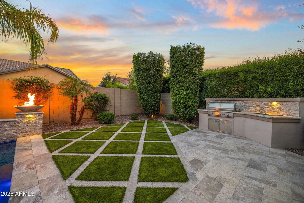 Image 79 of property listing at 2537 E TURNBERRY Drive, Gilbert, AZ 85298
