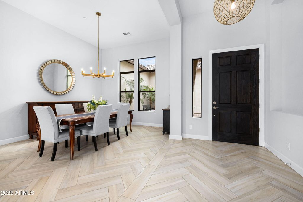 Image 8 of property listing at 2537 E TURNBERRY Drive, Gilbert, AZ 85298