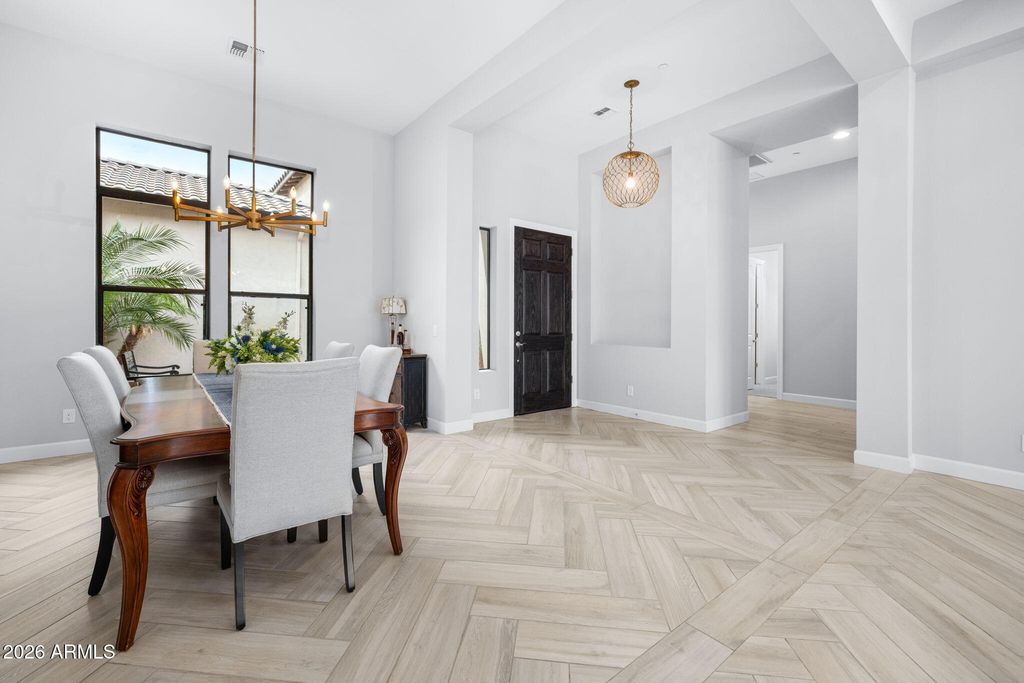Image 9 of property listing at 2537 E TURNBERRY Drive, Gilbert, AZ 85298