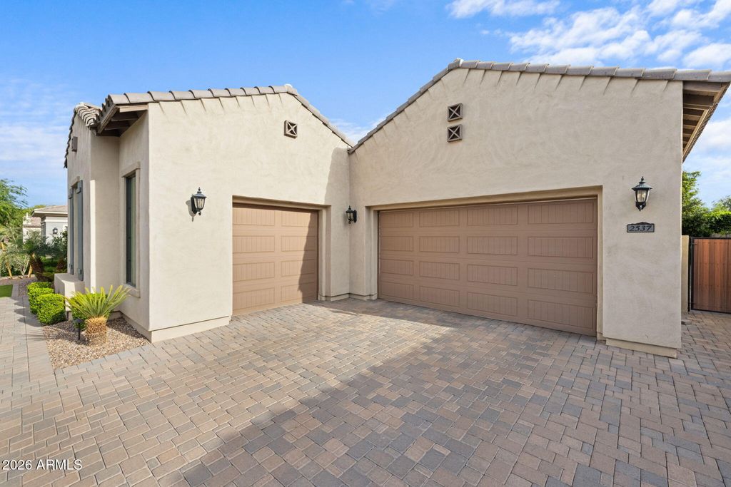 Image 90 of property listing at 2537 E TURNBERRY Drive, Gilbert, AZ 85298