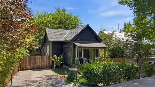 623 Brighton St, Grass Valley, CA 95945