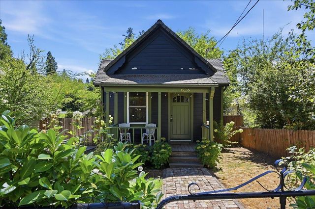 623 Brighton St, Grass Valley, CA 95945