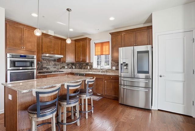 25 Spruce St 25, Hopkinton, MA 01748