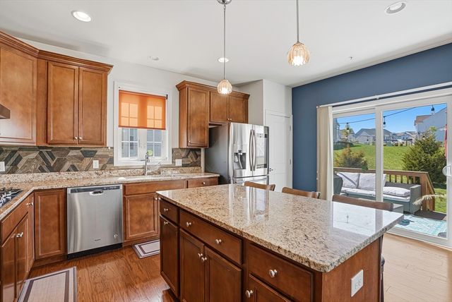 25 Spruce St 25, Hopkinton, MA 01748