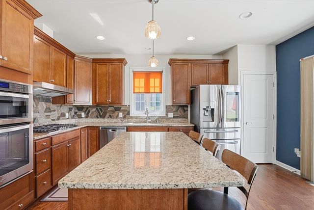 25 Spruce St 25, Hopkinton, MA 01748