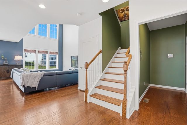 25 Spruce St 25, Hopkinton, MA 01748