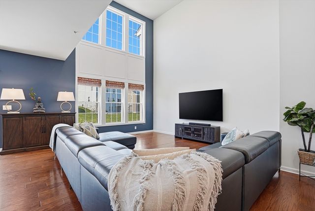 25 Spruce St 25, Hopkinton, MA 01748