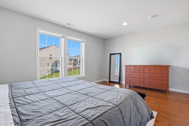 25 Spruce St 25, Hopkinton, MA 01748