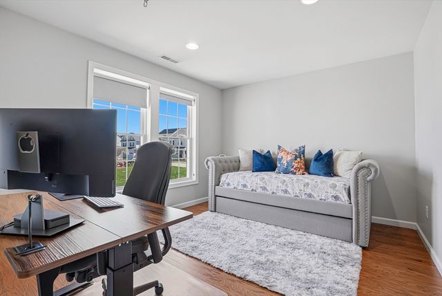 25 Spruce St 25, Hopkinton, MA 01748