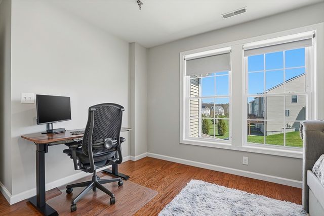 25 Spruce St 25, Hopkinton, MA 01748