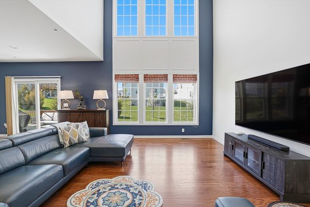 25 Spruce St 25, Hopkinton, MA 01748