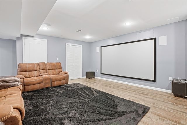 25 Spruce St 25, Hopkinton, MA 01748