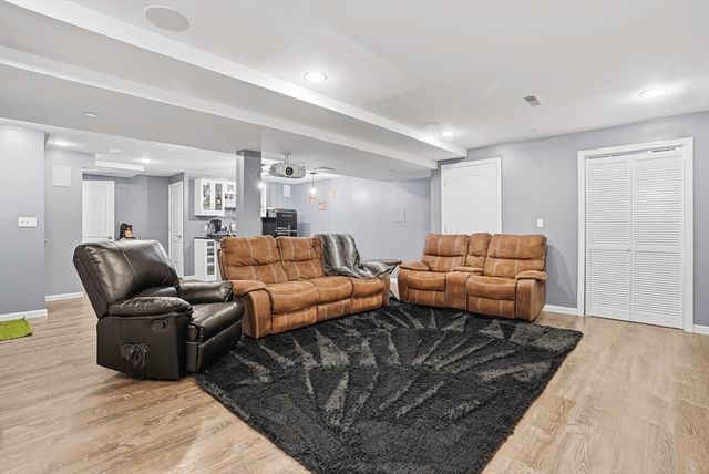 25 Spruce St 25, Hopkinton, MA 01748