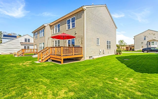 25 Spruce St 25, Hopkinton, MA 01748