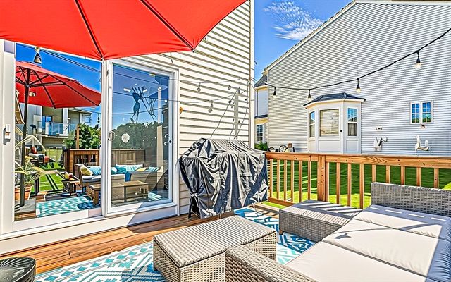 25 Spruce St 25, Hopkinton, MA 01748