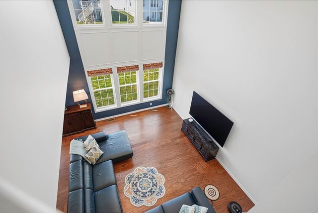 25 Spruce St 25, Hopkinton, MA 01748