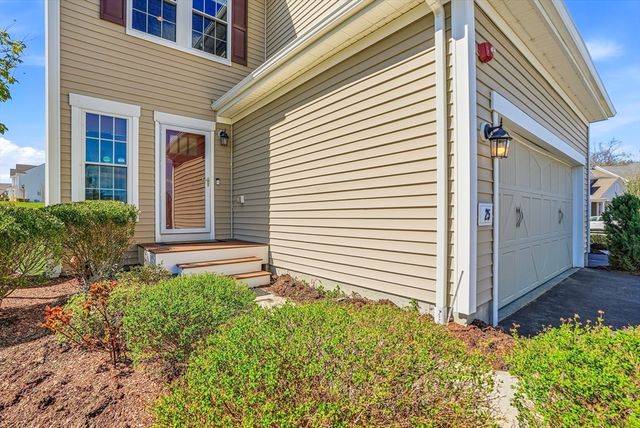 25 Spruce St 25, Hopkinton, MA 01748