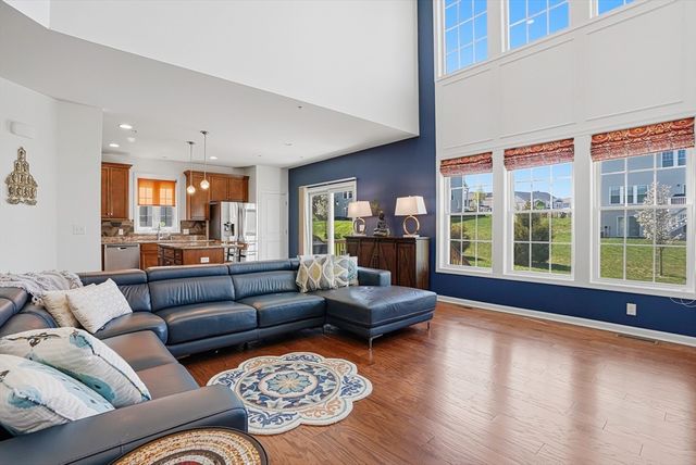 25 Spruce St 25, Hopkinton, MA 01748