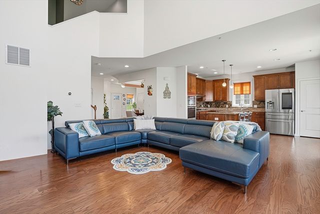 25 Spruce St 25, Hopkinton, MA 01748