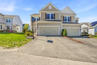 25 Spruce St 25, Hopkinton, MA 01748