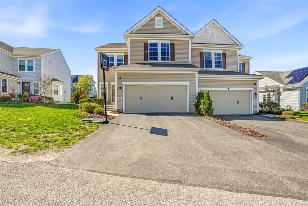 25 Spruce St 25, Hopkinton, MA 01748