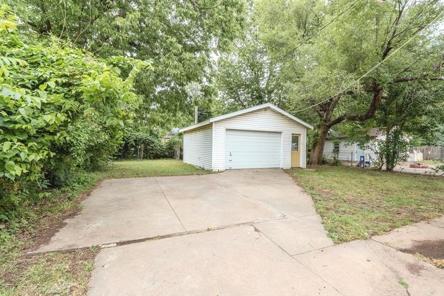 623 S Grove Dr, Wichita, KS 67211