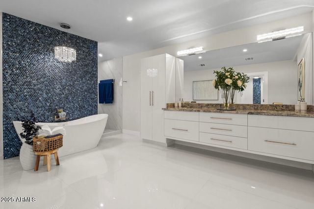 25150 N WINDY WALK Drive 4, Scottsdale, AZ 85255