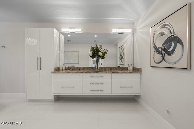 25150 N WINDY WALK Drive 4, Scottsdale, AZ 85255