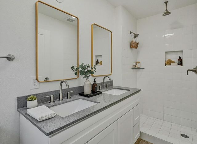 5851 Shenandoah Dr, Sacramento, CA 95841