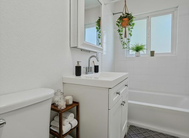 5851 Shenandoah Dr, Sacramento, CA 95841