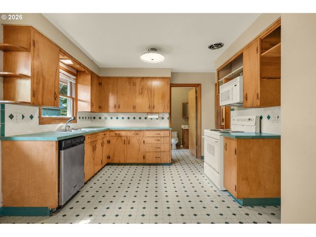 12975 Sw DAVIES Rd, Beaverton, OR 97008