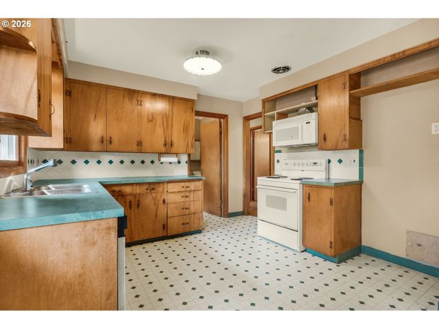 12975 Sw DAVIES Rd, Beaverton, OR 97008