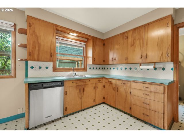 12975 Sw DAVIES Rd, Beaverton, OR 97008