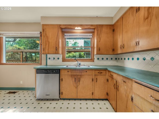 12975 Sw DAVIES Rd, Beaverton, OR 97008