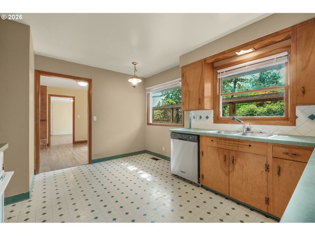 12975 Sw DAVIES Rd, Beaverton, OR 97008