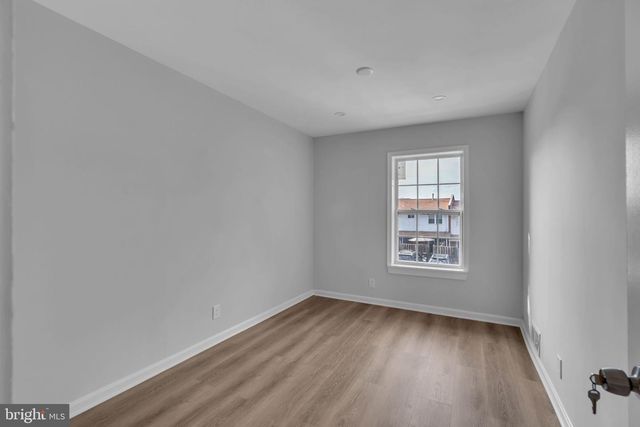 222 N AUBURN DR, Sterling, VA 20164