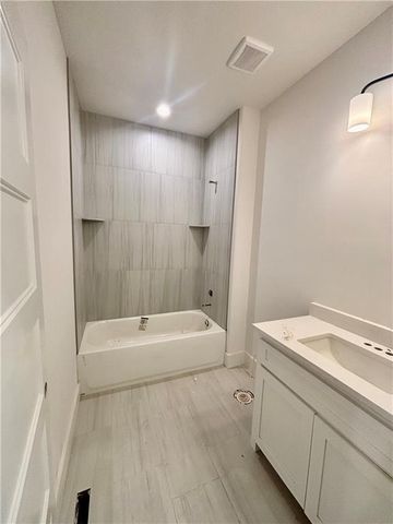 1202 NW 4th Street, Oak Grove, MO 64075