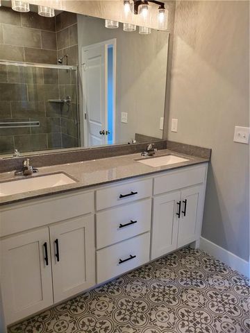 1202 NW 4th Street, Oak Grove, MO 64075