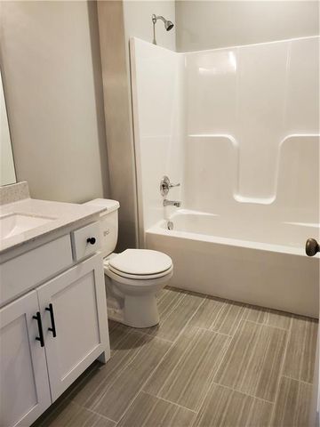 1202 NW 4th Street, Oak Grove, MO 64075