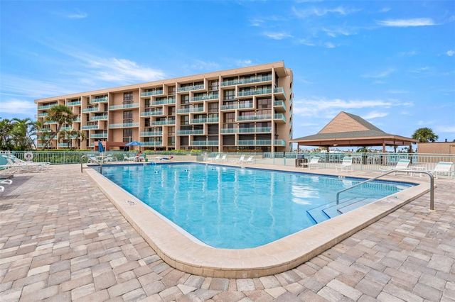 1 KEY CAPRI 102E, Treasure Island, FL 33706
