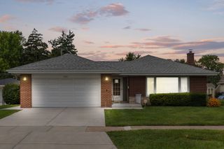 1242 Heidorn Avenue, Westchester, IL 60154