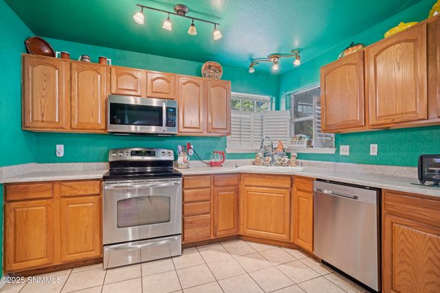 5950 Moon View Drive, Las Cruces, NM 88012