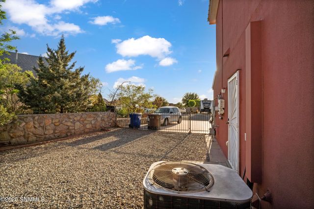 5950 Moon View Drive, Las Cruces, NM 88012