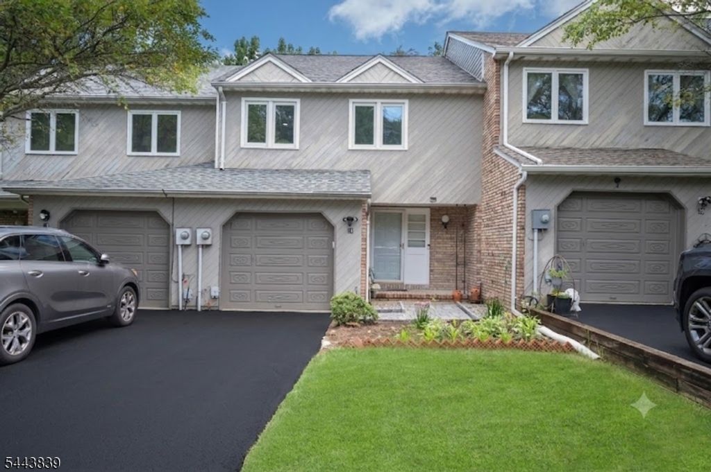 18 Guilford Ct, Parsippany-troy Hills Twp., NJ 07950 — photo 2
