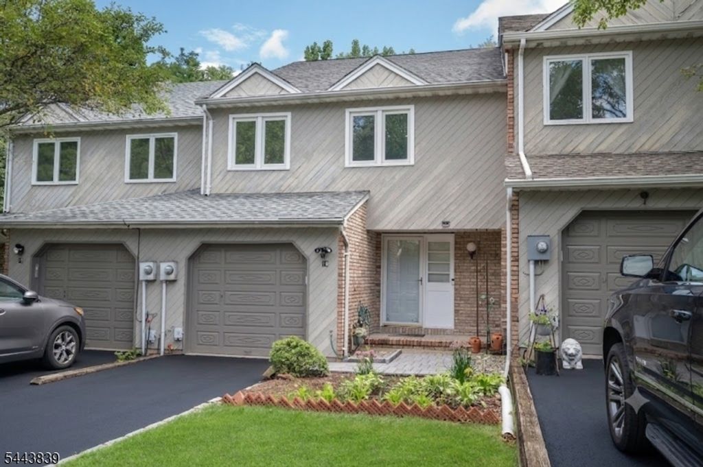 18 Guilford Ct, Parsippany-troy Hills Twp., NJ 07950 — photo 3