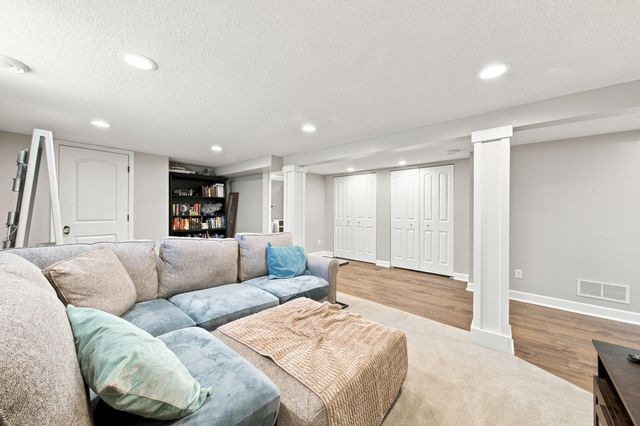 2222 Scheffer Avenue, Saint Paul, MN 55116